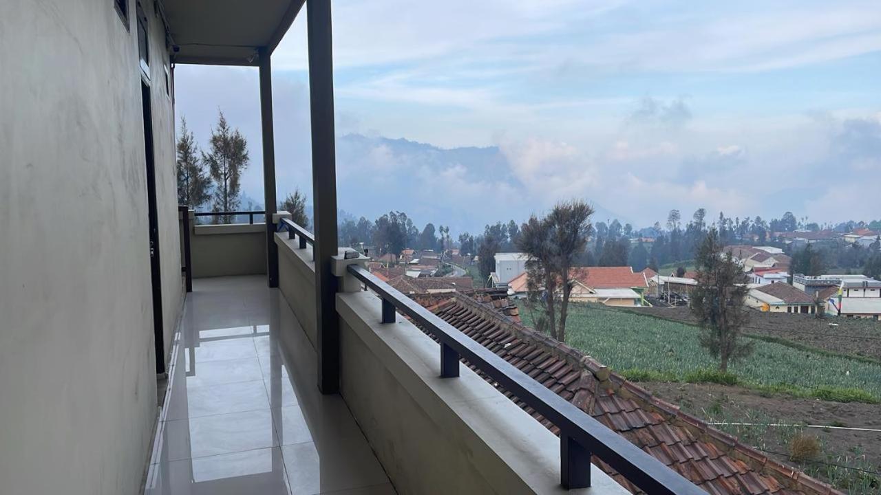 Bromo Semesta Guesthouse Probolinggo Dış mekan fotoğraf